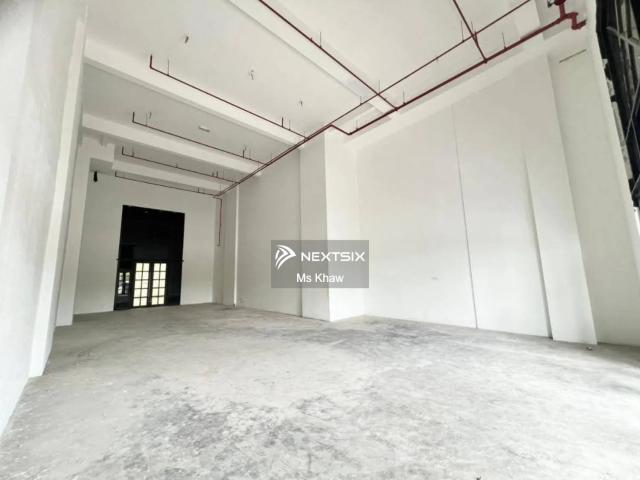 Westfield Points 3 Storey Commercial Intermediate Shoplot For Sale Selling price: RM2,000,000 Intermediate 22’ x 65.7’ Facing: North
