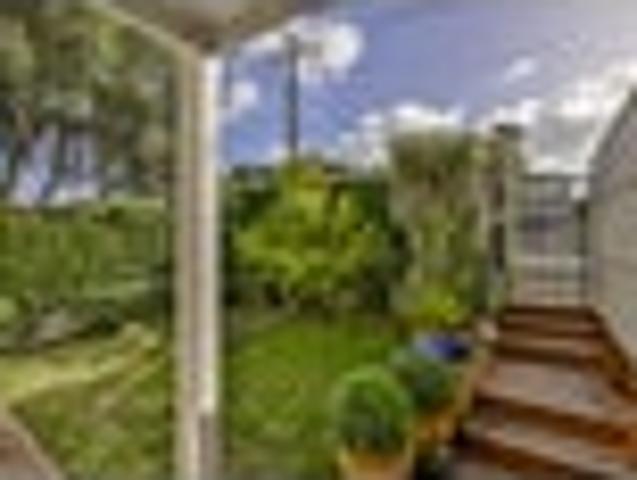 Westmere, 3 bedrooms, $1150 pw