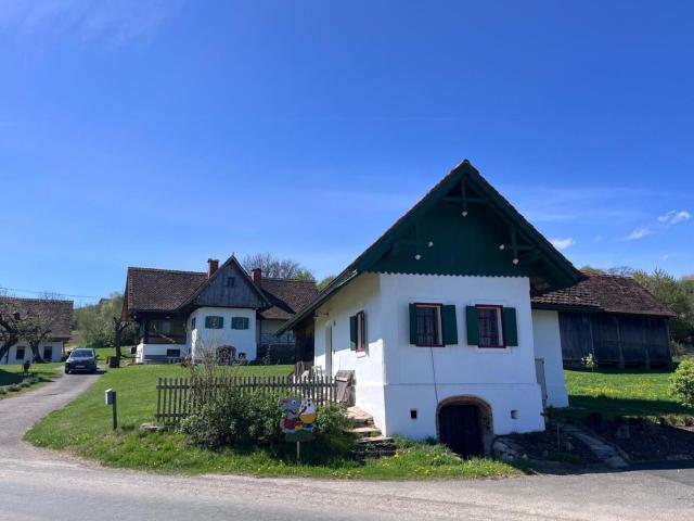 Weststeiermark Historisches Juwel Dreikanthof aus dem 18. Jahrhundert mit Potential | Western Styria Historical Jewel 18th Century Three Sided Farmstead With Potential