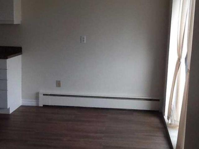 Westwood Apartments 1 Bedroom Apartment for Rent at 547 King St W, Hamilton, ON L8P 1C1 Strathcona