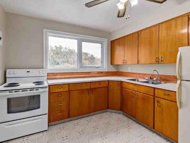 Westwood Apartments 2 Bedroom Apartment for Rent at 2657 2647 2657 Lacon Street, Regina, SK S4N 2A5 Boot Hill
