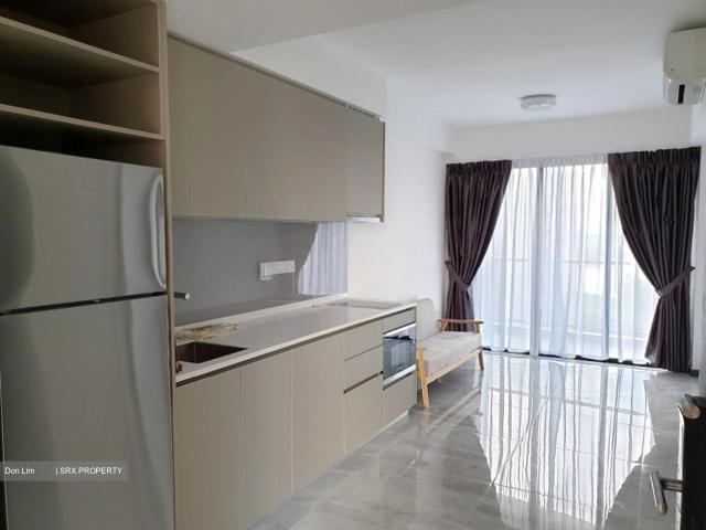 Westwood Avenue D22, Condominium