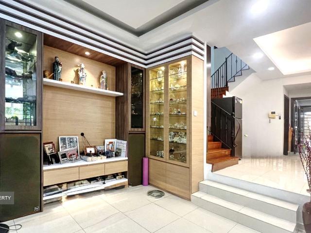 Westwood Crescent D22, Semi