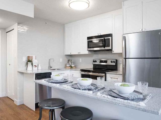 Wesley Place 1 Bedroom Apartment for Rent at 1022 Nelson St, Vancouver, BC V6E 4S7 West End