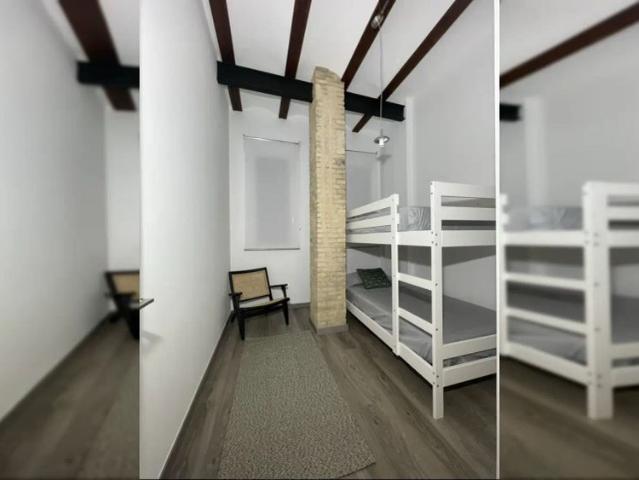 Whole 2 bedrooms apartment in València