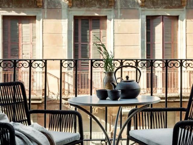 Whole 2 bedrooms apartment in Barcelona