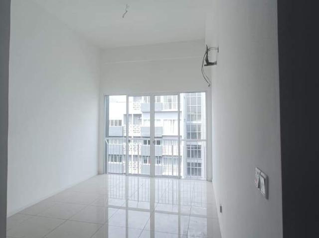 WHOLE UNIT NEAR HELP UNI EASY ACCESS TO VILLAGE GROCER