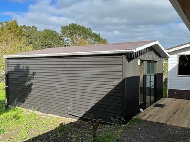 whenuapai, 1 bedroom