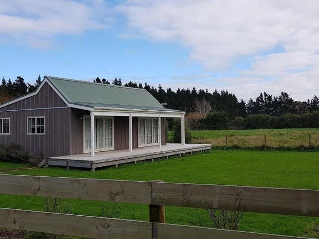 whenuapai, 2 bedrooms