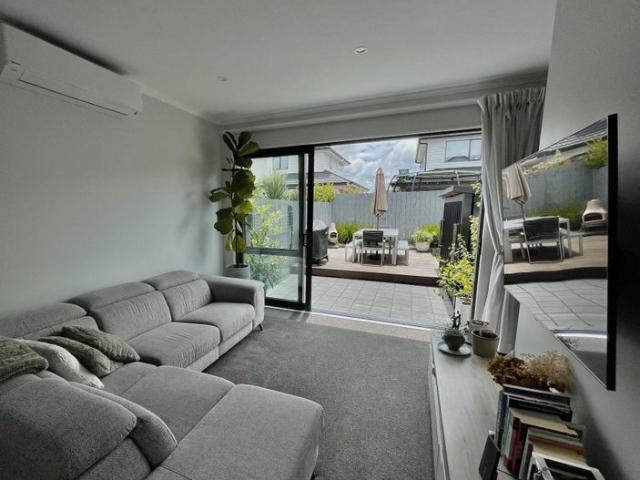 whenuapai, 2 bedrooms