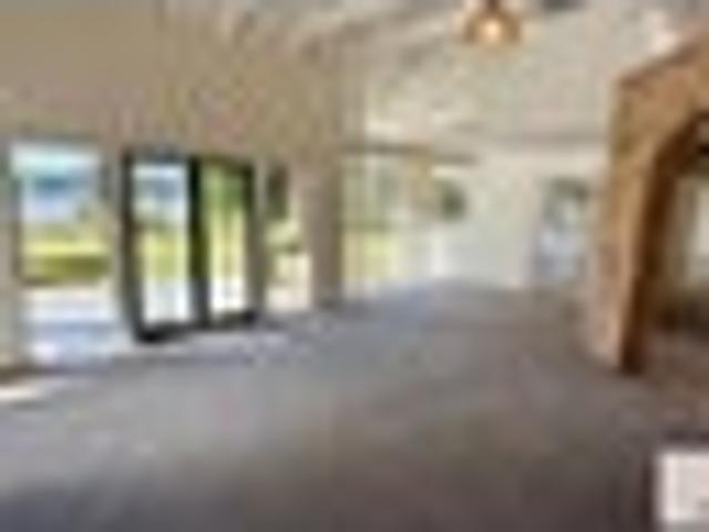 Whenuapai, 5 bedrooms, $1500 pw