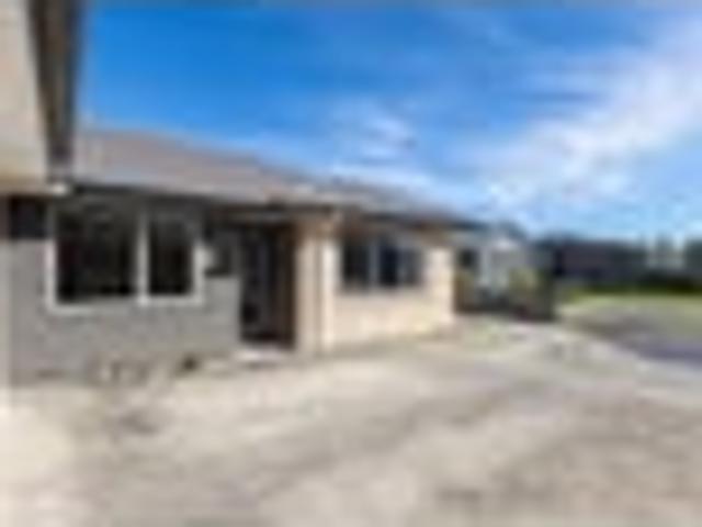 Refreshed & Freehold 4 Beds!