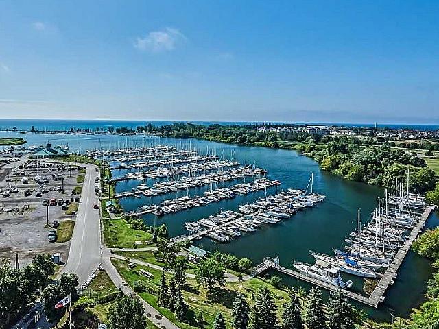 Whitby Condo W/ 2 Bedrooms