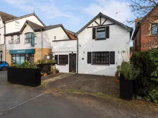 'White Cottage', 6 Station Square
