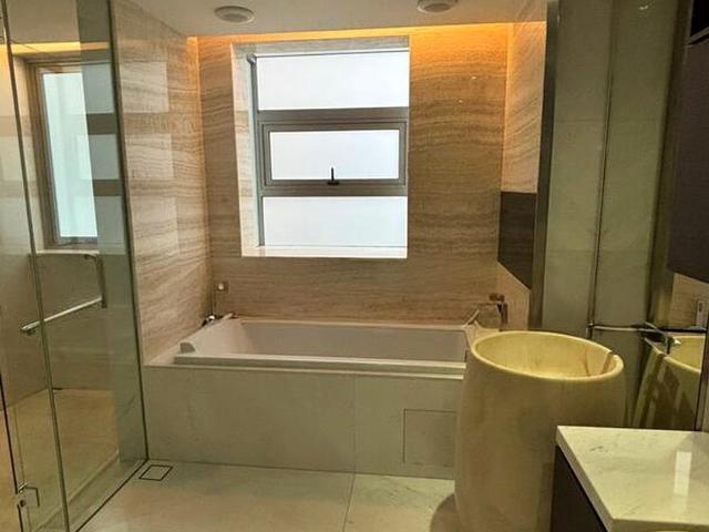 White House Residences D10, Condominium