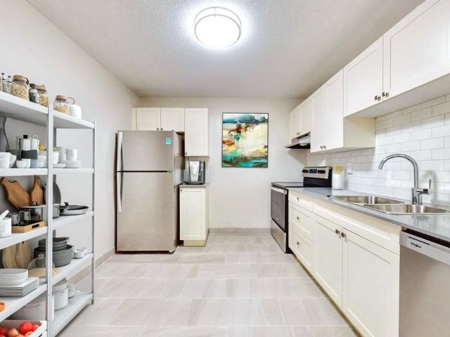 White Oaks Gate 2 Bedroom Apartment for Rent at 1669/1670/1671 Jalna Blvd, London, ON N6E None White Oaks