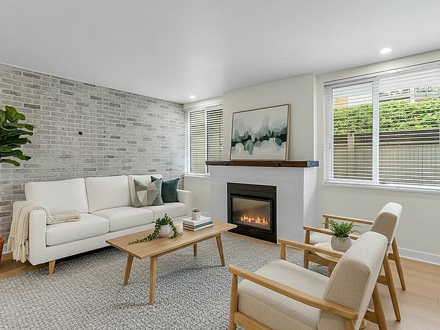 White Rock 2 Bed 2 Bath Condo 1100sq + 613sq Outdoor Space