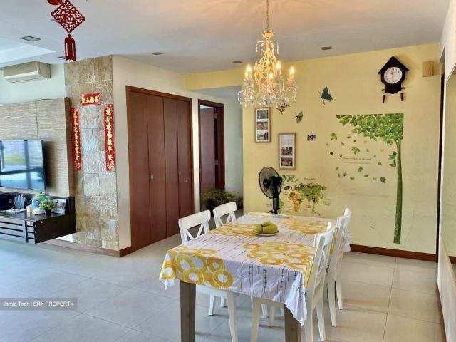 Whitewater D18, Condominium