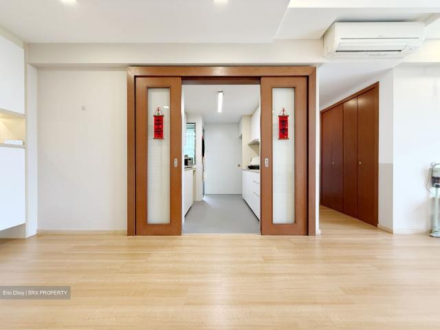 Whitewater D18, Condominium