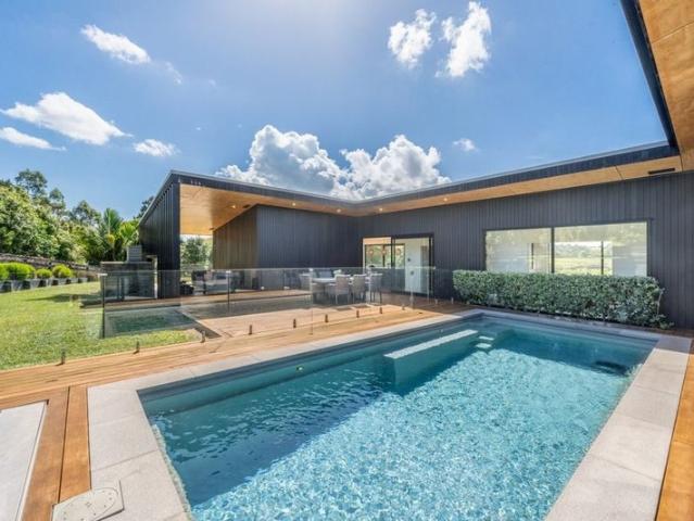 whitford, 5 bedrooms