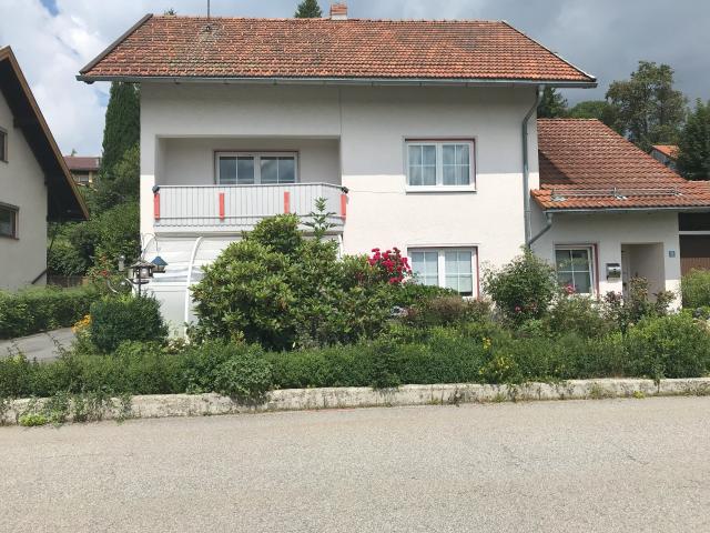Seltene Gelegenheit! Charmantes Ein bzw. Mehrfamilienhaus mit Potenzial in traumhafter Aussichtslage im Bayerischen Wald
