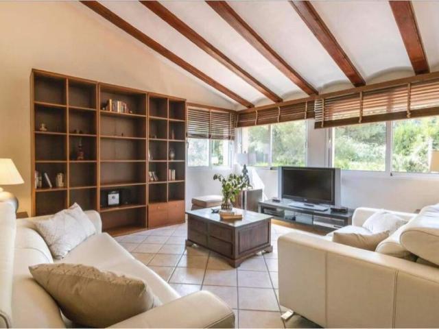 WINTER RENTAL. Spacious renovated villa with pool and 5 bedrooms for rent in Javea