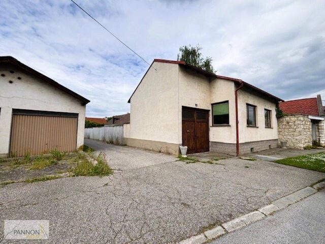 Winden am See Einfamilienhaus mit Nebengebäuden am Fuße des Leithageb