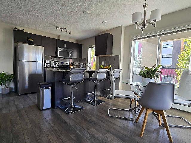 Windermere 2 Bedroom & 2 Bathroom Corner Unit lots Windows
