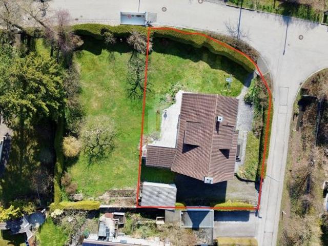 WINDISCH IMMOBILIEN – sanierungsbedürftiges Einfamilienhaus in Gröbenzell in ruhiger, zentraler Lage