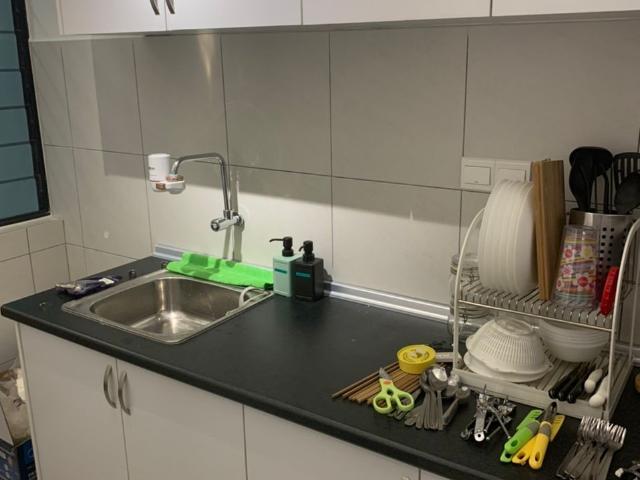 Window air cond Middle Room at Astetica Residences, Seri Kembangan, walking distance to KTM & the Mines Mall, 5 min to
