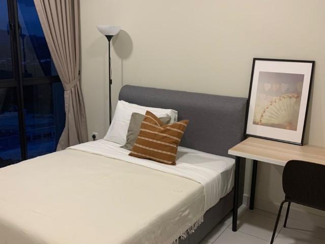 Window air cond Middle Room at Astetica Residences, Seri Kembangan, walking distance to KTM & the Mines Mall, 5 min to