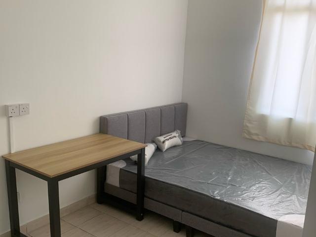 Window Air cond Single Room at Cascadia Lake Vista, Puchong south, Taman Tasik Prima, near cyberjaya