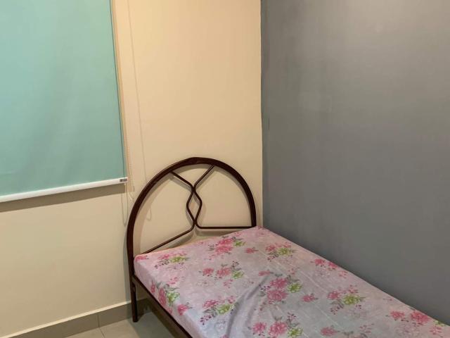Window Air cond Single Room girl unit at Menara U2 Shah Alam,3 min WALKING DISTANCE TO MSU & AEON SHAH ALAM