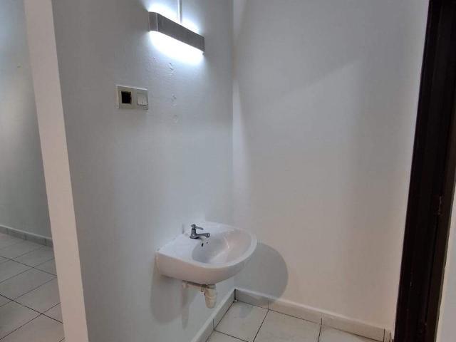 Window Air cond Room Avenue Crest, Shah Alam, Batu 3, Sek 22. Near Glenmarie. 24 hour security!