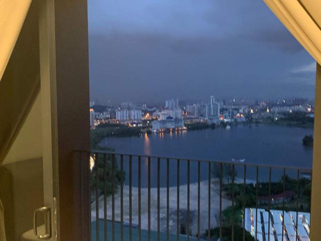 Window Balcony Room at Astetica Residences, Seri Kembangan, walking distance to KTM & the Mines Mall, 5 min to