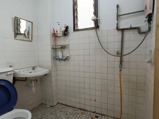 Window middle room at taman bukit maluri fully security