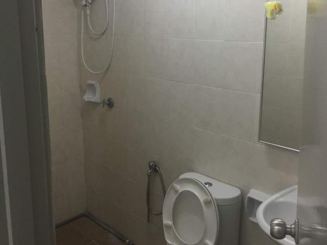 Window Single Room at South City Plaza, Seri Kembangan, Free shuttle bus to UPM &APU, Walking distance to MRT serdang