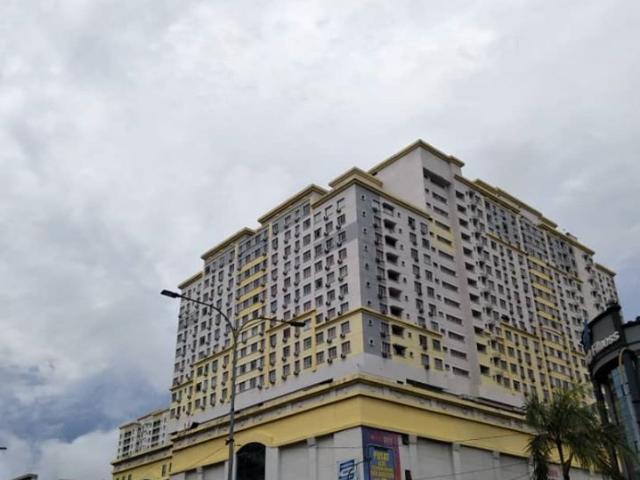 Window Single Room at South City Plaza, Seri Kembangan, Free shuttle bus to UPM &APU, Walking distance to MRT serdang
