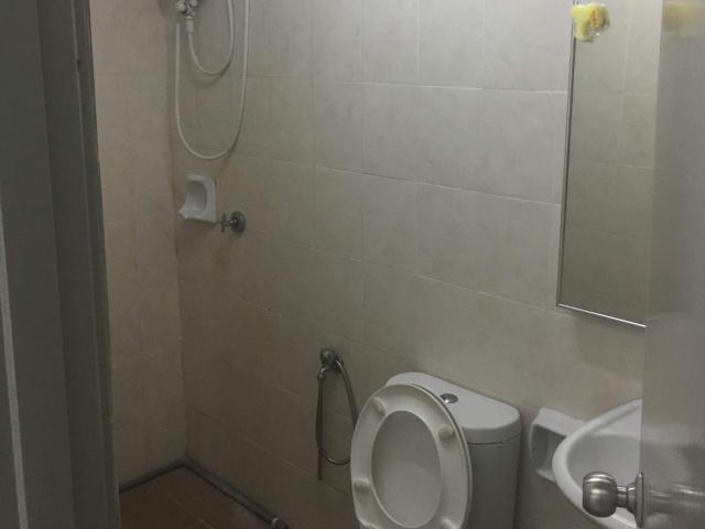 Window Single Room at South City Plaza, Seri Kembangan, shuttle bus to UPM &APU, walking distance to mrt