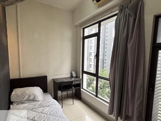 Window Single Room | Glenmarie | 5 min to UOWM