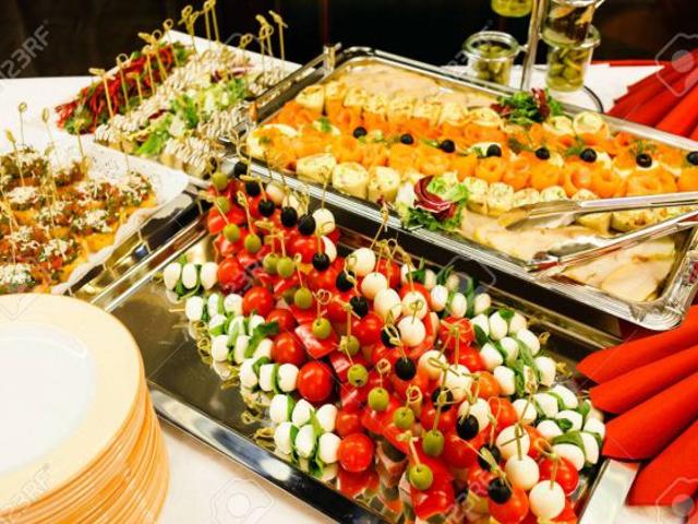 WINE BAR,LOUNGE DRINKS, HAPPY HOURS NEGOZIO IN PORTA GENOVA CON DEHORS