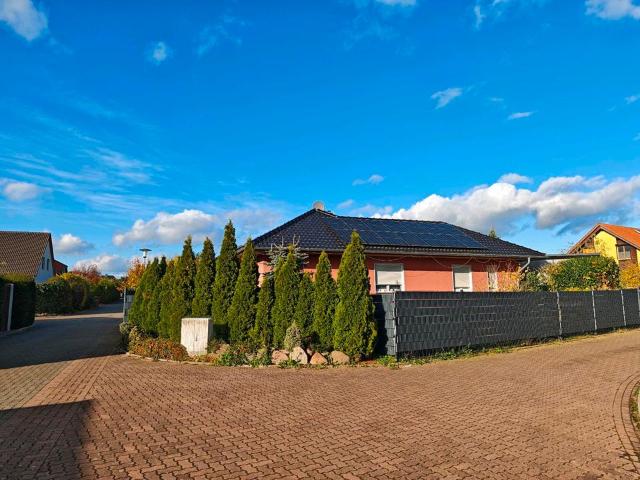 Winkelbungalow mit Einliegerwohnung in Top Lage