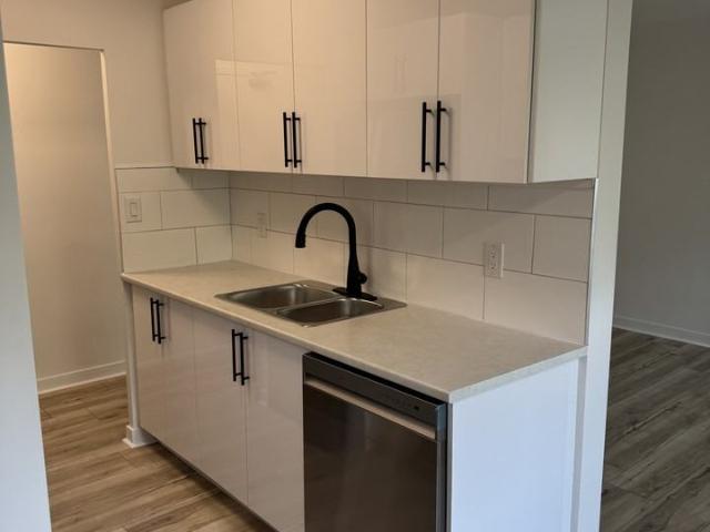 Winston Apartments 2 Bedroom Apartment for Rent at 192 Churchill Rd S, Halton Hills, ON L7J 2J7 Action