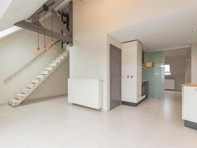 WICHELEN Lichtrijk duplexappartement mét staanplaats