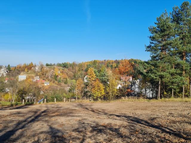 Widokowa działka budowlana 1897 m² z mediami i asfaltowym dojazdem