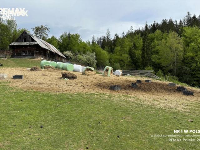 Widokowa działka z domem i stawem w Istebnej