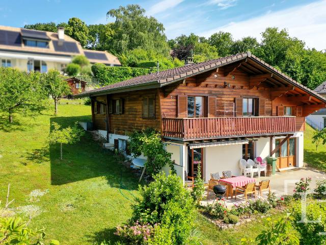Wie ein Adlerhorst! Haus zum Renovieren mit Baumbestandem Garten und Seeblick