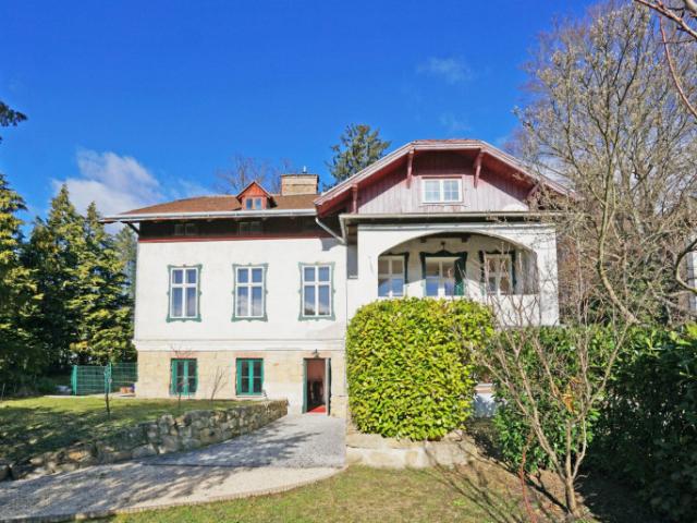 Wienerwald Villa auf großzügigem Grundstück im Zentrum von Pressbaum