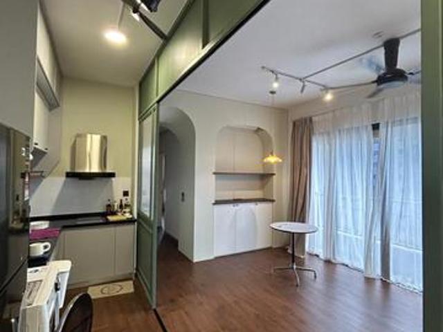 Good condition unit come with new furniture