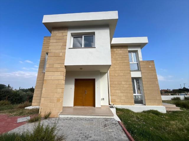 Willa z ogrodem i 3 sypialniami w Girne Alsancak